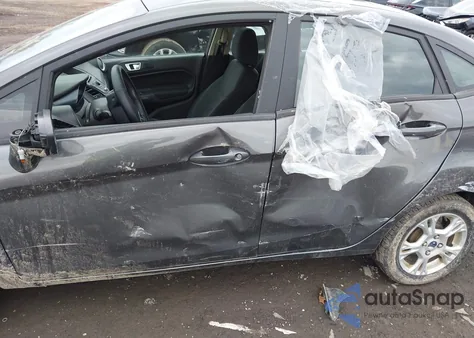 2015 Ford Fiesta Se z USA, uszkodzony, nr VIN 3FADP4BJ6FM148305